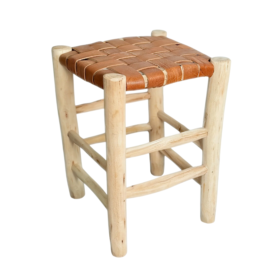 Tabouret artisanal en bois naturel et cuir