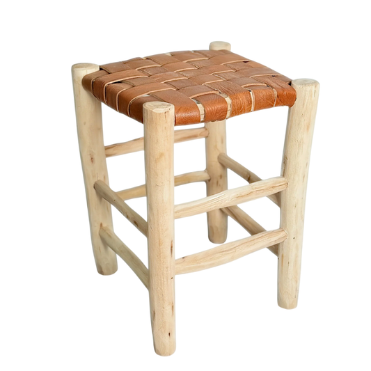 Tabouret artisanal en bois naturel et cuir